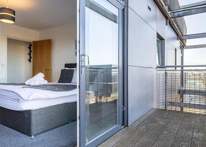 Manchester, Etihad Stadium View , Coop Live, Modern 2 Bed Apartment,